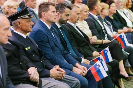 Župan Matej Slapar ob dnevu državnosti »Ko narod stoji odločno, z vero v svoje vrednote in pravice, postane nepremagljiv.«  (75)